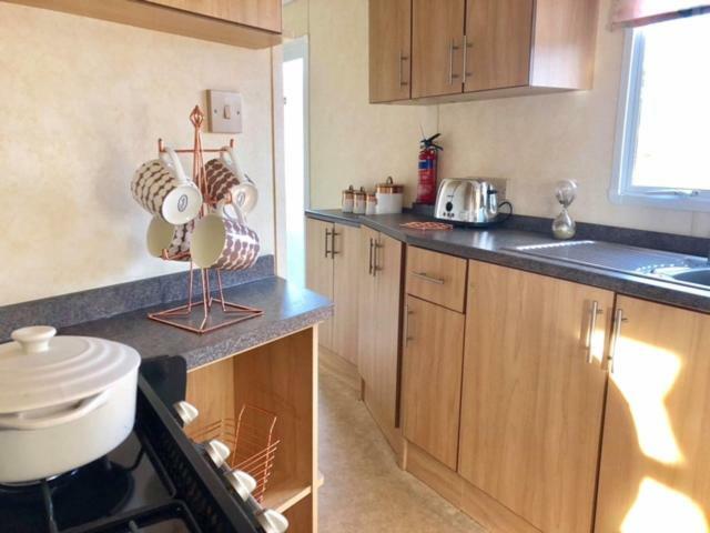 Caravan 50. Nairn Lochloy Holiday Park Экстерьер фото
